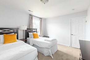 Near the Airport East Lake Craftsman