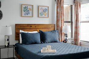 The Oak King Bed Huge Backyard