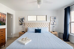 The Oak King Bed Huge Backyard