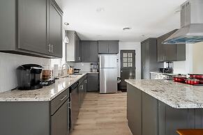 The Oak King Bed Huge Backyard