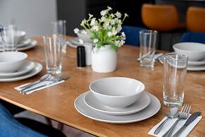 The Oak King Bed Huge Backyard