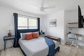 The Oak King Bed Huge Backyard