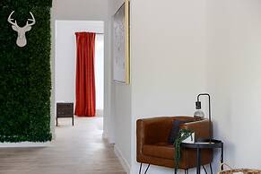 The Oak King Bed Huge Backyard