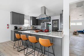 The Oak King Bed Huge Backyard