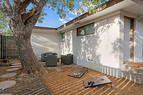 The Oak King Bed Huge Backyard