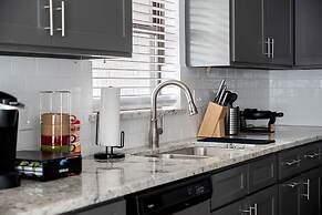 The Oak King Bed Huge Backyard