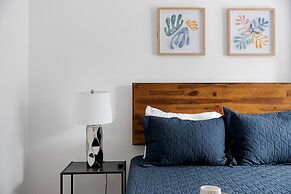 The Oak King Bed Huge Backyard