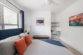 The Oak King Bed Huge Backyard