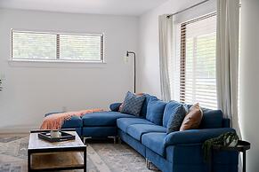 The Oak King Bed Huge Backyard