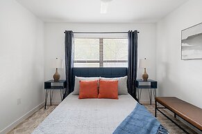 The Oak King Bed Huge Backyard