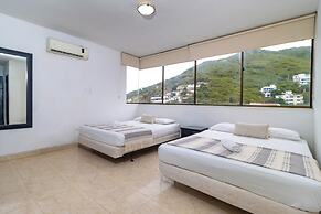 Hotel Axis Inn By GEH Suites