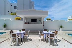 Hotel Axis Inn By GEH Suites