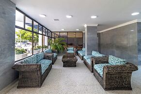 Hotel Axis Inn By GEH Suites