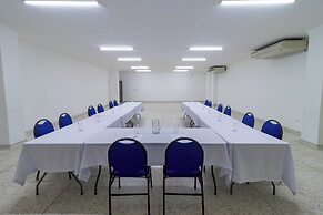 Hotel Axis Inn By GEH Suites