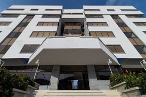 Hotel Axis Inn By GEH Suites