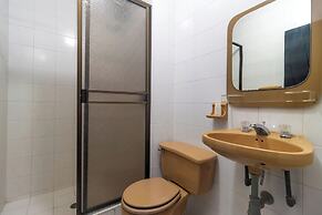 Hotel Axis Inn By GEH Suites