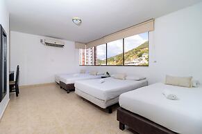 Hotel Axis Inn By GEH Suites