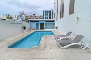 Hotel Axis Inn By GEH Suites