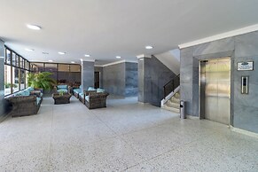 Hotel Axis Inn By GEH Suites