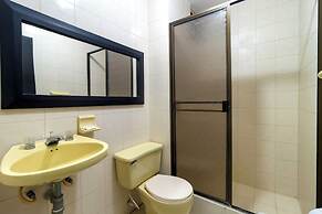 Hotel Axis Inn By GEH Suites