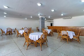 Hotel Axis Inn By GEH Suites