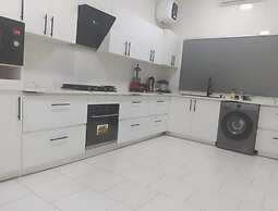 Adenta Oasis Retreat - Spacious 3BR Apartment
