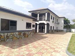 Adenta-accra - 3 Beds - Sleeps 6 - Private Parking