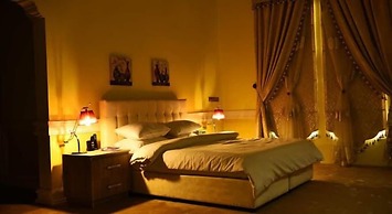 Castle De White House Hotel