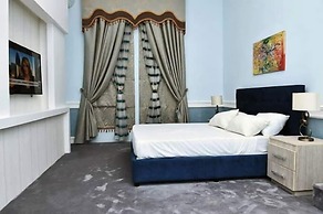 Castle De White House Hotel