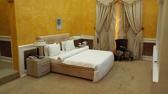 Castle De White House Hotel