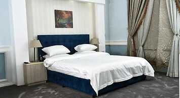Castle De White House Hotel
