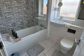 Manchester Oasis Retreat - 4 Bedroom House