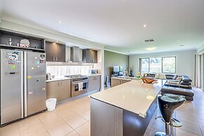 StayAU Spacious Stay Point Cook