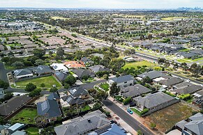 StayAU Spacious Stay Point Cook