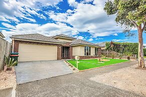 StayAU Spacious Stay Point Cook