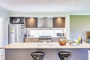 StayAU Spacious Stay Point Cook