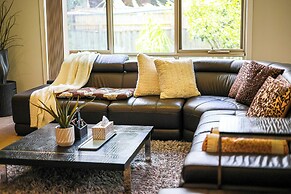 StayAU Spacious Stay Point Cook