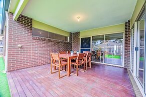 StayAU Spacious Stay Point Cook