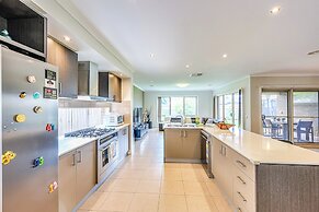 StayAU Spacious Stay Point Cook