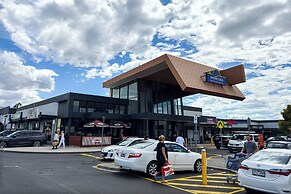 StayAU Spacious Stay Point Cook