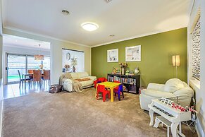 StayAU Spacious Stay Point Cook