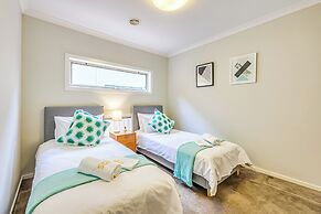 StayAU Spacious Stay Point Cook