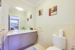 StayAU Spacious Stay Point Cook