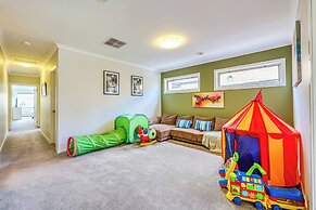 StayAU Spacious Stay Point Cook