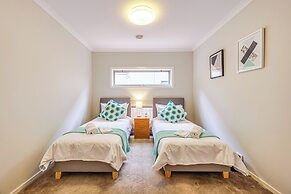 StayAU Spacious Stay Point Cook