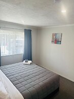 Academy Lodge Motel