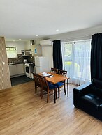 Academy Lodge Motel