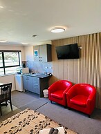 Academy Lodge Motel
