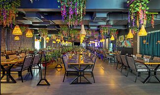 Treebo Imperia, Kommadi