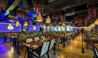 Treebo Imperia, Kommadi